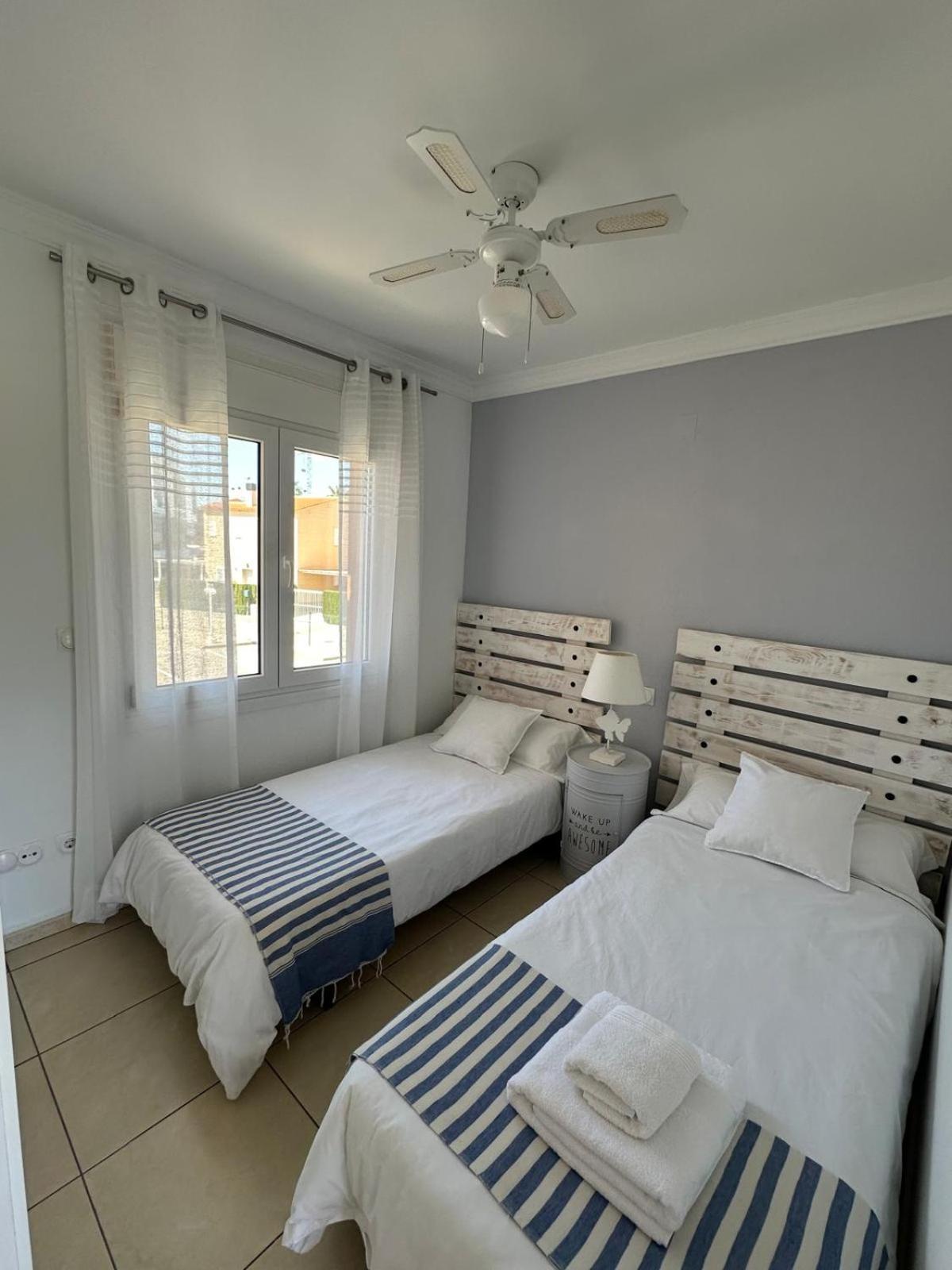 Ferienwohnung Oliva Nova Flat In Front Of Met Exterior foto